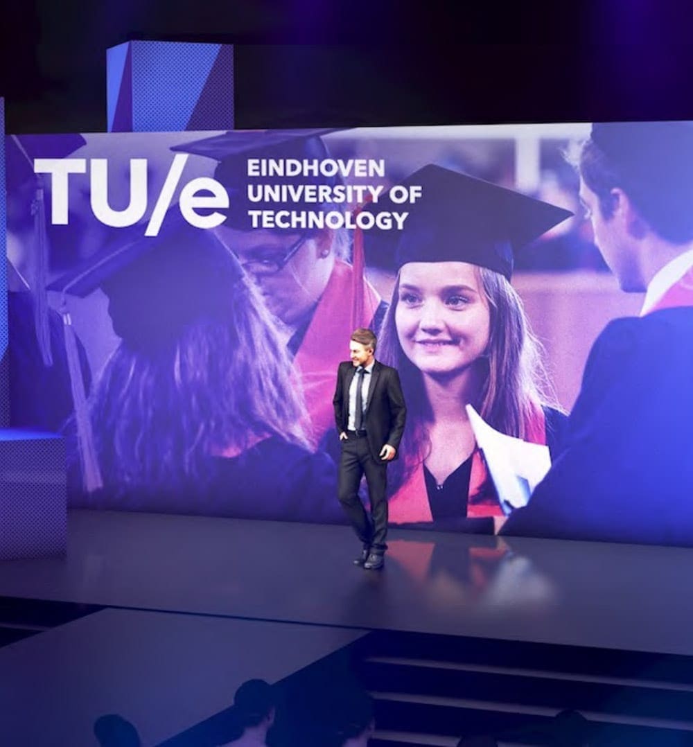 tu-eindhoven podium met een branded ontwerp