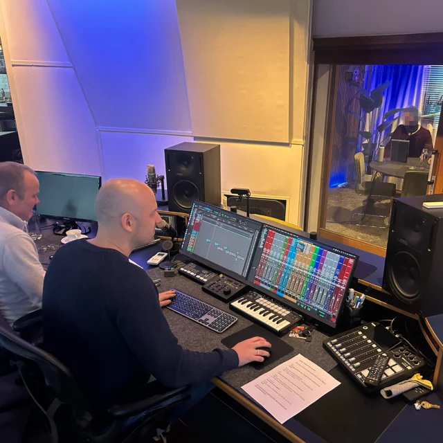 Na de LEDboarding bij FC Utrecht, zijn we met Wissel.nl vanaf deze week zichtbaar langs de snelweg én met radiocommercials op Radio Veronica, SLAM!, 100% NL en Sublime.
 
#DoeDeWisselTruc!